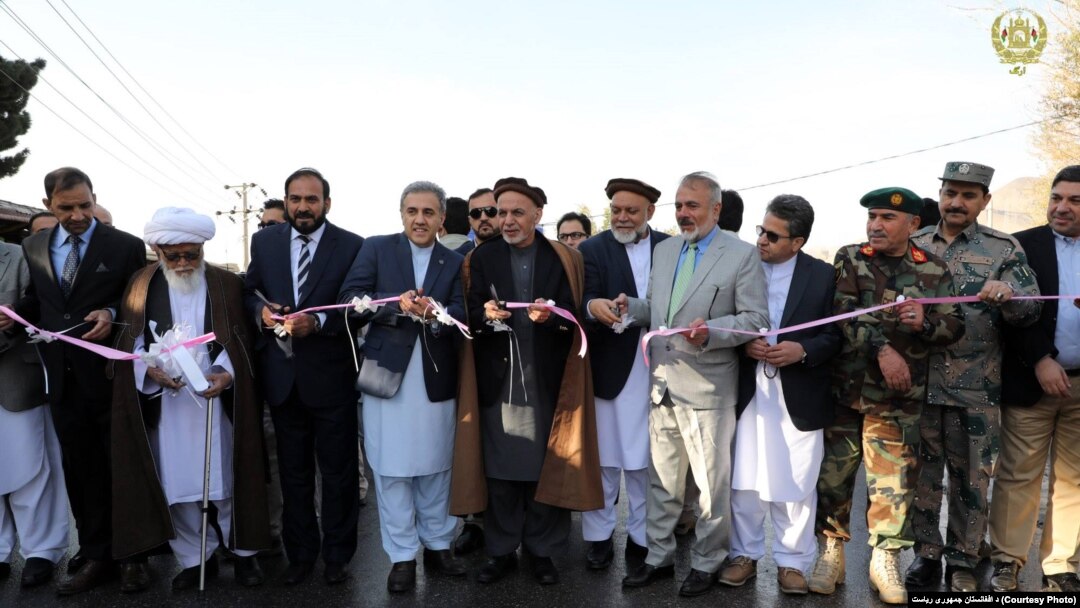 رئیس جمهور غنی، برعلاوۀ پارک صنعتی پروان، فاز اول سرک جبل‌السراج – نجراب را نیز افتتاح کرد