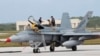 停落在關島美軍安德森空軍基地的一架澳大利噴氣式戰機正在為參加一次訓練做準本工作。