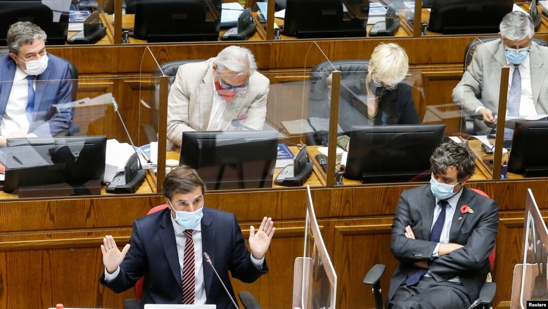 Jorge Gálvez, el abogado defensor del presidente chileno Sebastián Piñera, habla ante el Senado durante el juicio político al mandatario el 16 de noviembre de 2021.