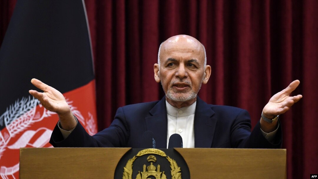 El presidente de Afganistán, Ashraf Ghani, habla con periodistas en una conferencia de prensa en el palacio presidencial en Kabul, el 1 de marzo de 2020.