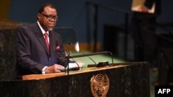 Hage Geingob: "O governo da Namíbia está a suspender as viagens de entrada e saída de e para Qatar, Etiópia e Alemanha"
