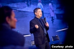 吾爾開希做“困難中的堅守”主題演講。 (主辦單位提供)