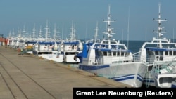 Barcos da EMATUM , na doca de Maputo.