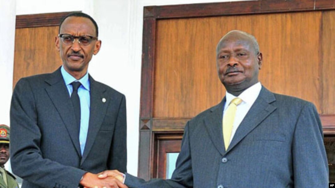 Uganda President Yoweri Museveni (R) shakes hands his Rwandan counterpart Paul Kagame at Entebbe State House, in Entebbe, Uganda, December 11, 2011.