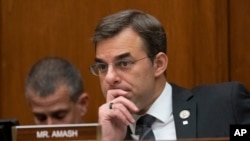  資料照: 時為共和黨籍眾議員的賈斯汀·阿馬什參加眾議院某委員會的聽證會。(2019年6月12日) 