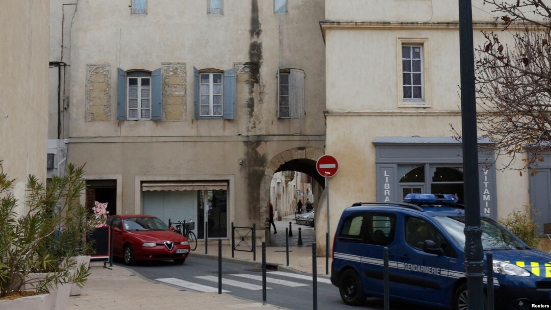 A French gendarme vehicle patrols the street near a building where special police forces entered several apartments in the southern town of Lunel, Jan. 27, 2015, in an operation aimed at breaking up jihadist networks.