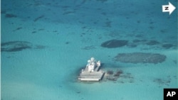 衛星圖片顯示中國在南中國海建造人工島的面積越來越大
