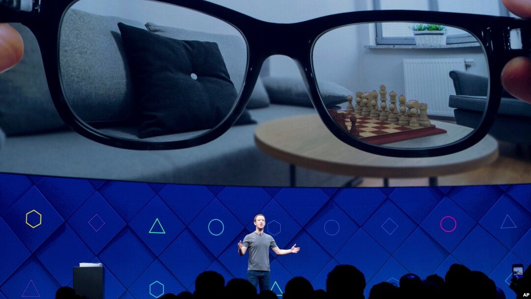 El director ejecutivo de Facebook Mark Zuckerberg habla en la conferencia anual de programadores de la compañía el martes, 18 de abril del 2017, en San José, California.