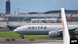 美國聯合航空公司一架波音777飛機在北京機場等候起飛（法新社2018年7月25日）