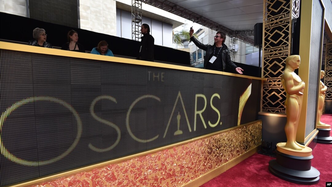An Academy Award statuette is seen on display at Oscars at the Dolby Theatre in Los Angeles, Feb. 28, 2016.