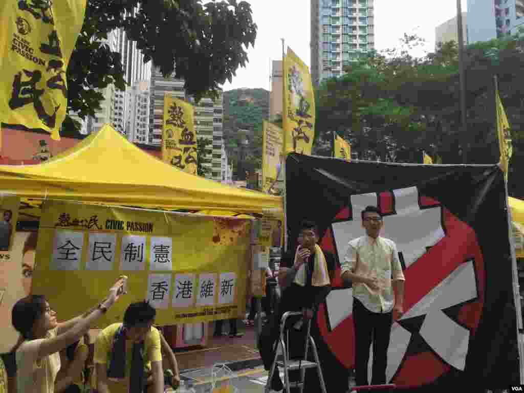 數萬港人參加七一大游行誓言守護香港(美國之音海彥拍攝)