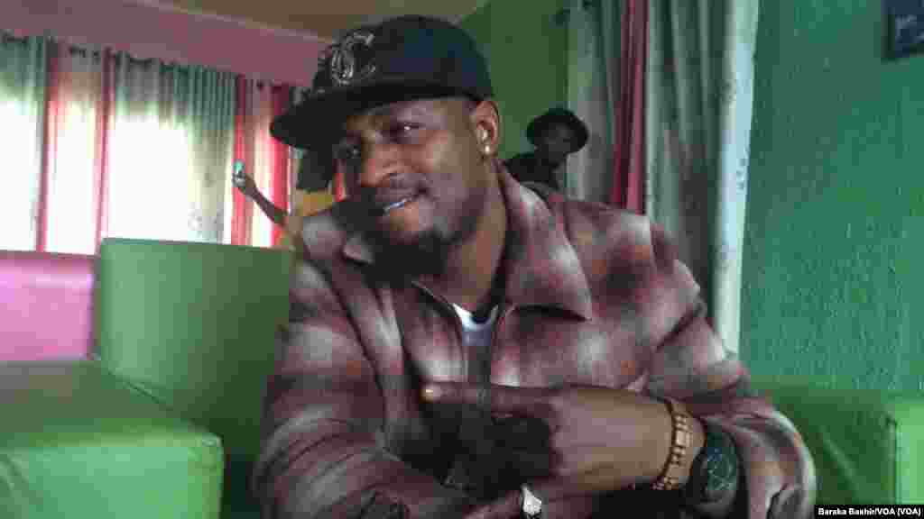 Ralph John mawaki wanda akafi sani da Don R