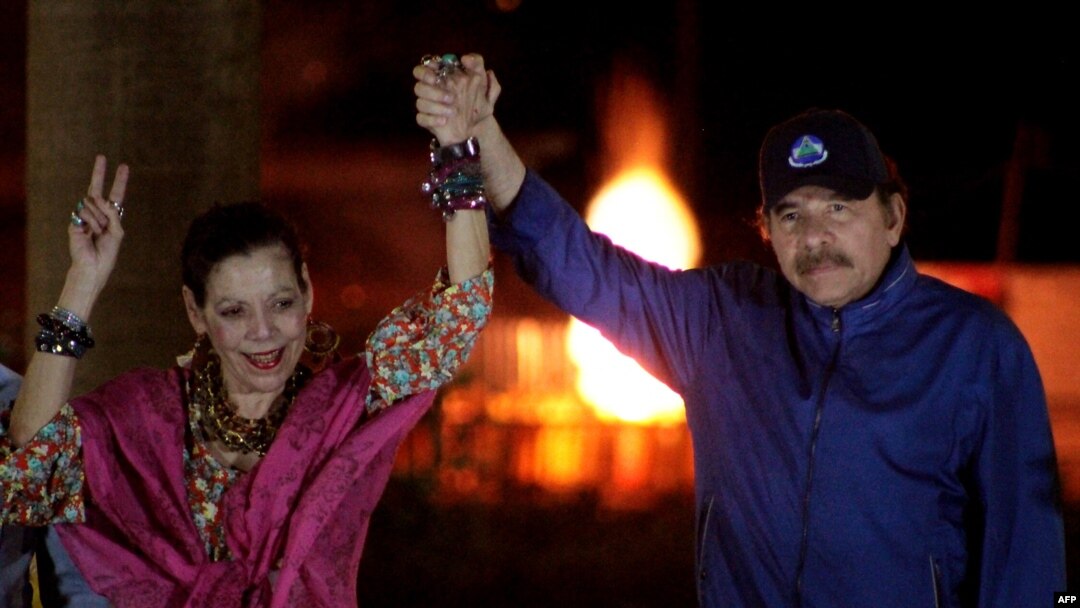 foto de archivo tomada el 21 de marzo de 2019, el presidente de Nicaragua, Daniel Ortega (derecha), y su esposa, la vicepresidenta Rosario Murillo.