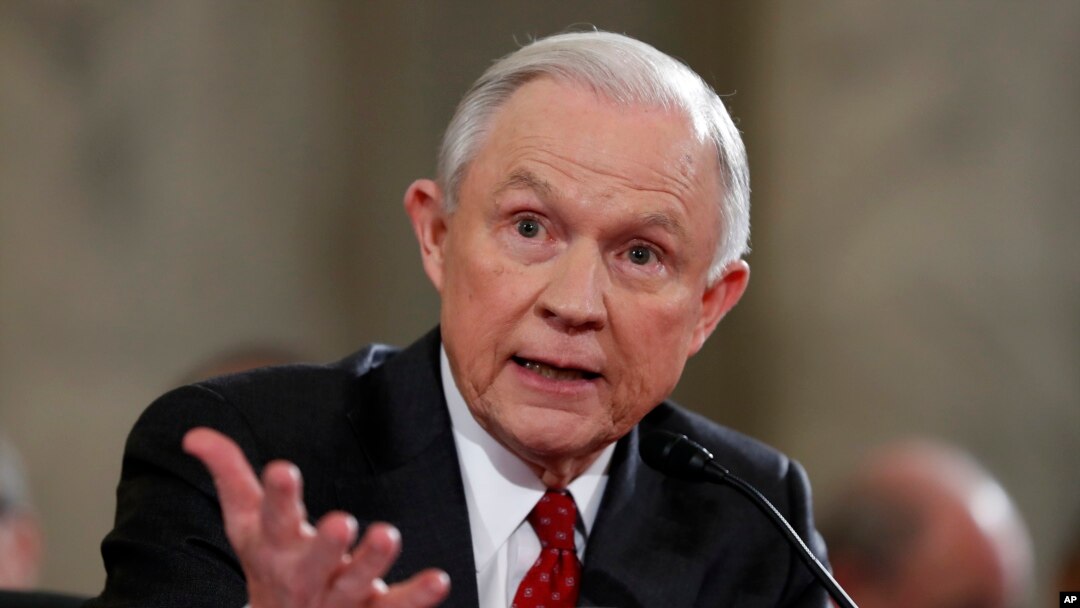 En un comunicado y por medio de una vocera el Departamento de Justicia desmintió una presunta tercera reunión del secretario Jeff Sessions con el embajador ruso Sergey Kislyak.