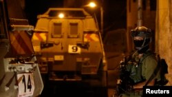 一名以軍在守衛西岸希伯萊市