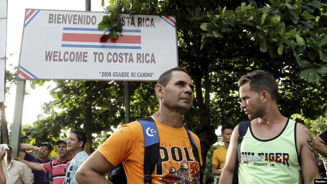 Cuban migrants wait at a border post with Nicaragua in Penas Blancas, Costa Rica, Nov. 16, 2015. Nicaragua closed its border with Costa Rica to hundreds of Cubans headed for the United States.