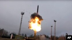 러시아 모처에서 '아방가르드' 극초음속 무기 시험을 위해 대륙간탄도미사일(ICBM)을 발사하고 있다. (자료사진=러시아 국방부)