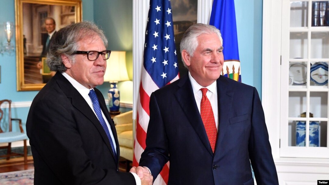 El secretario de Estado Rex Tillerson recibió al secretario general de la OEA, Luis Almagro el viernes 13 de octubre. Los líderes hicieron un llamado por elecciones justas en Venezuela, donde el domingo 15 de octubre se eligen gobernadores. Foto: Departamento de Estado.