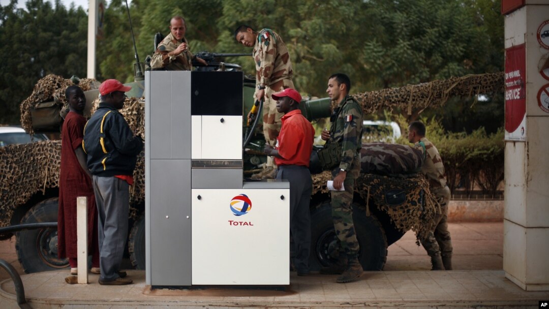 French soldiers fill up their tank at a local petrol station in Sevare, some 620 kilometers (385 miles) north of Mali's capital Bamako, Jan. 25, 2013. 