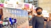 香港電台外判編導蔡玉玲因製作7-21元朗事件一周年電視特輯，透過車牌查冊搜證，被控作出虛假陳述罪名成立，成為首位因查冊被檢控及定罪的記者 (美國之音湯惠芸)