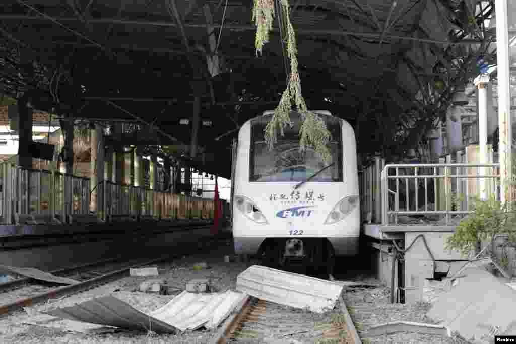 天津濱海新區： 損壞的火車