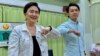 香港民主黨主席羅健熙7月13日接受該黨前主席劉慧卿網台節目訪問，批評港府對宣誓DQ民主派區議員並追討薪津的傳媒”放風“，故意維持模糊狀態，更失信於民 （美國之音湯惠芸）