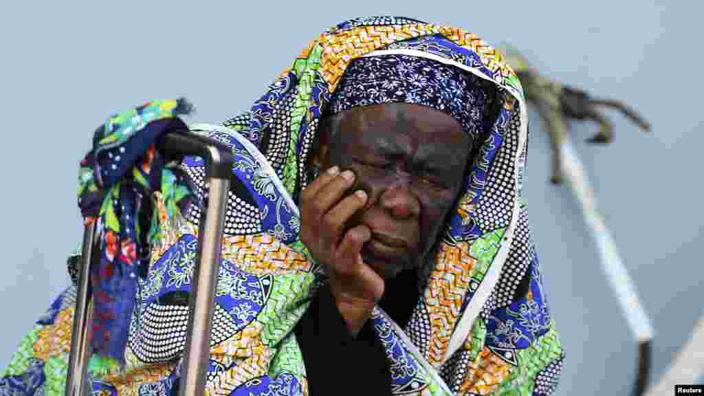 ‘Yan Najeriya da aka taso keyarsu daga Saudiya sun isa filin saukan jiragen sama dake Abuja ranar 25 ga watan Disamba na 2013.