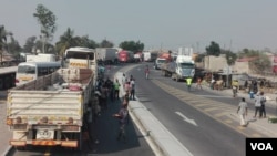 Condutores bloquearam a estrada e pediram segurança ao Governo