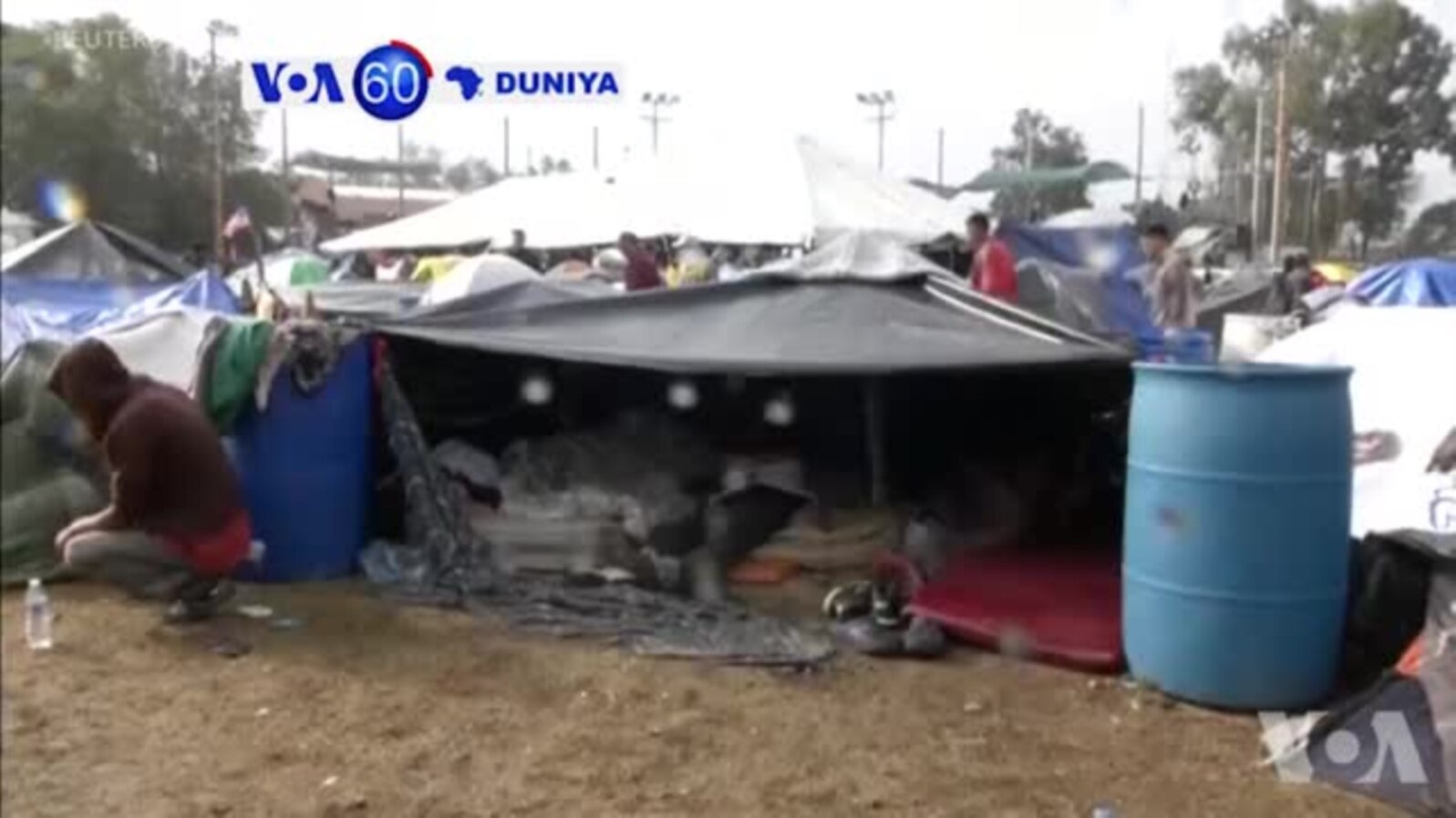 VOA60 Duniya: A Mexico Bakin Hauren Da Suka Fito Daga Yankin Tsakiyar Amurka, Sun Nufi Wani Matsuguni Na Biyu A Tijuana A Daren Jiya Alhamis