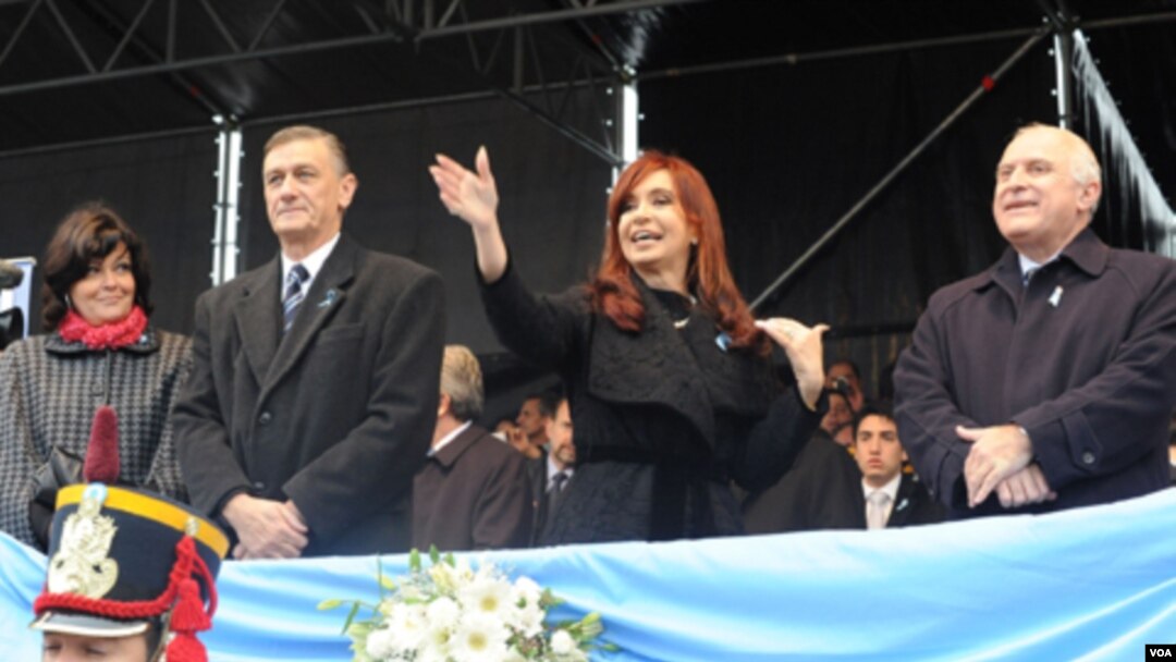 Las consultoras auguran que si las elecciones se convocaran hoy, obtendría su reelección sin necesidad de una segunda vuelta.