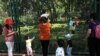 在北京一個公園裡游玩的家長和兒童。 （2021年6月1日）
