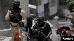 People fleeing from gang violence, in Port-au-Prince