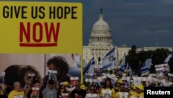 Famílias dos reféns israelitas reúnem-se no National Mall, em Washington