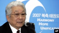  지난 2007년 4월 북한 태권도 시범단을 이끌고 한국을 방문한 장웅 국제올림픽위원회(IOC) 위원 겸 ITF 종신 명예총재가 기자회견을 하고 있다.