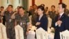 박근혜 한국 대통령이 23일 청와대에서 열린 전군 주요지휘관 격려 오찬에서 한민구 국방부 장관 등 주요지휘관과 함께 국기에 대한 경례를 하고 있다.