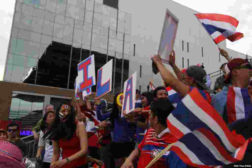 สีสันกองเชียร์ไทยในวันแห่งชัยชนะ
