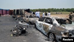 巴基斯坦巴哈瓦尔布尔地区油罐车爆炸现场 （2017年6月25日） 