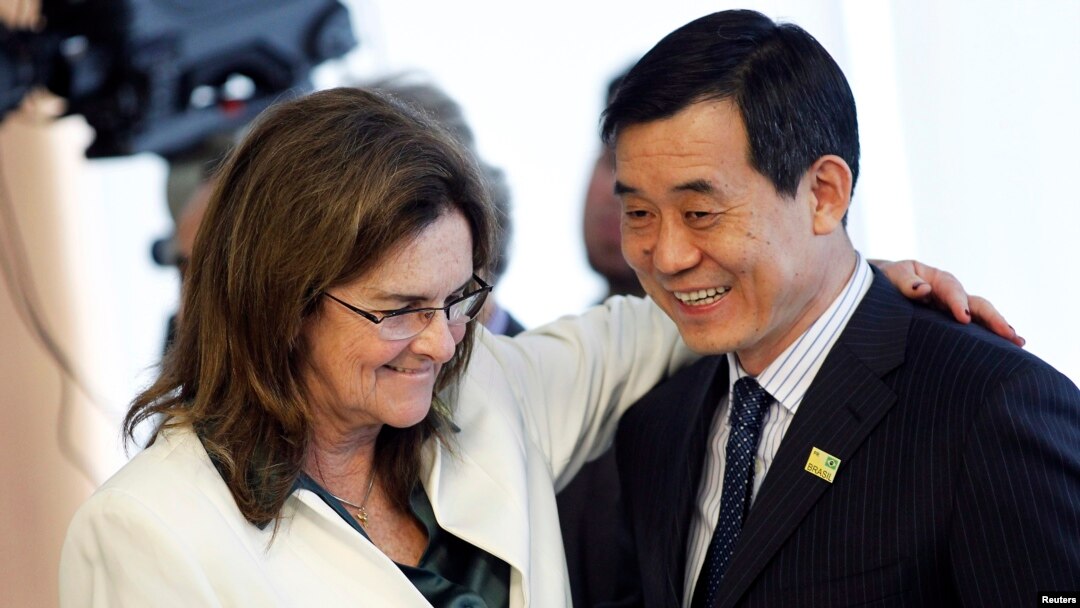 Maria das Gracas Silva Foster (L), CEO of Brazil's state oil company Petrobras, greets Bo Qiliang, President of CNODC, during a signing ceremony for the First Contract of Brazilian Pre-Salt, attended by Brazil President Dilma Rousseff, ministers and repre