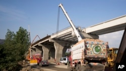 2017年5月11日，在巴基斯坦，一個新的貿易道路正在施工，這是擴展貫穿亞非歐各國的鐵路公路港口的中國“一帶一路”項目的一部分。