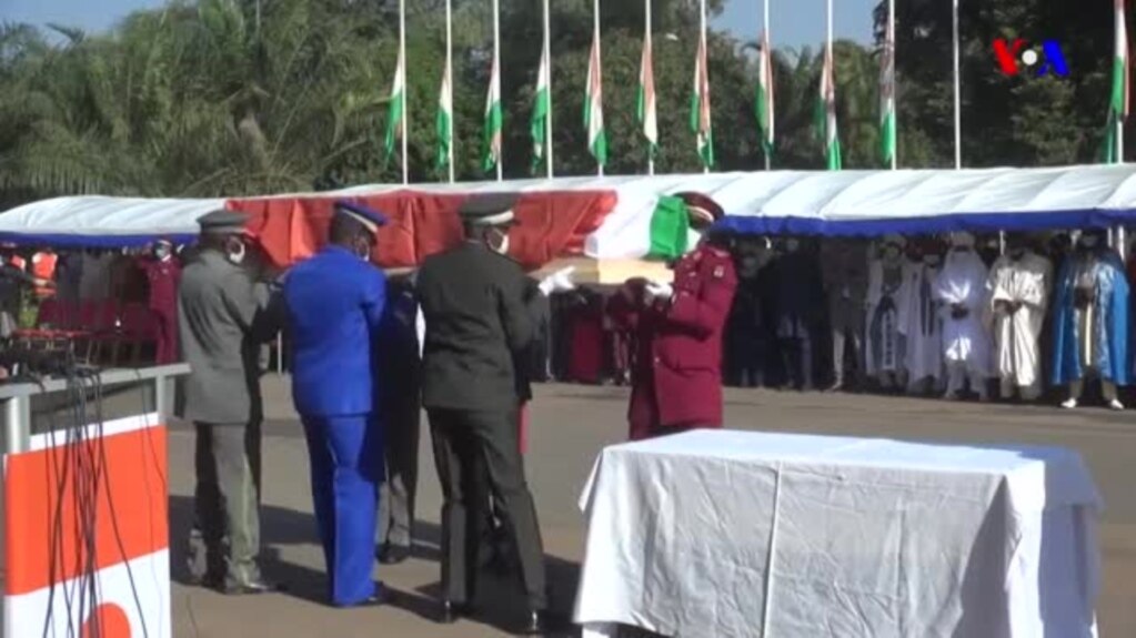 Bidiyon yadda a Jamhuriyar Nijar aka gudanar da jana’izar tsohon shugaban kasa Tandja Mamadou inda daruruwan mutane suka hallara.