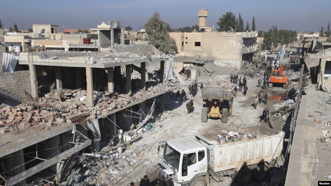 Residents inspect damage at a site hit by one of three explosive trucks, in the YPG-controlled town of Tel Tamer, Syria December 11, 2015. ( REUTERS/Rodi Said)